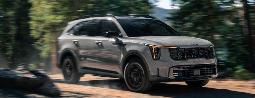 2025 Kia Sorento SUV front and side angle